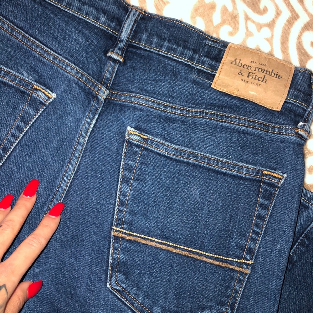 ABERCROMBIE & FITCH blue jeans